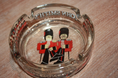 Vintage brocante asbak John Smith's